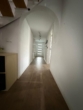 Flur und Hauseingang - Maisonette-Wohnung mit eigenem Eingang, Hof & Stellplatz