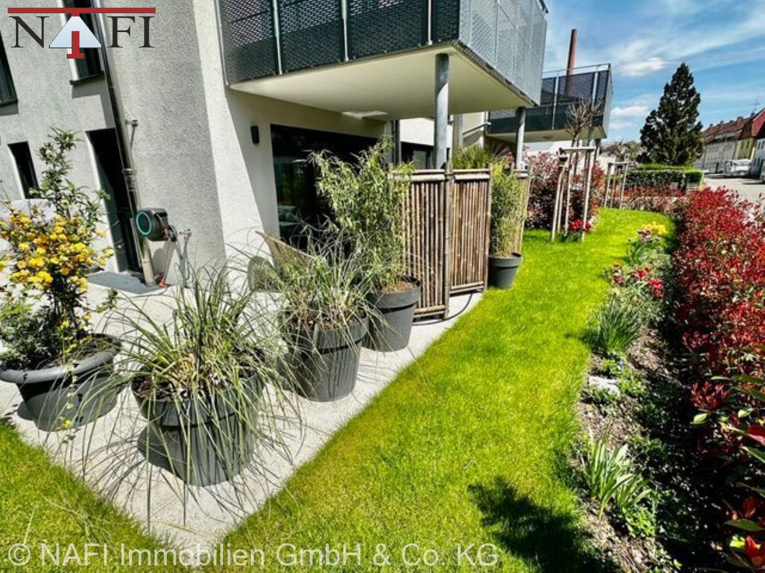 ** Wohnen mit Anspruch – Hochwertige Gartenwohnung im modernen KfW-55-Neubau ** - Terrasse teilweise überdacht (24503)