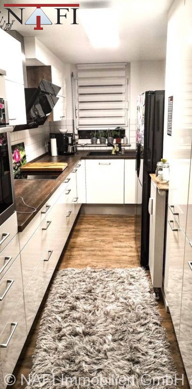 **Gehobene 3,5-Zimmer-Erdgeschosswohnung mit Terrasse und Garten** - Küche (22205)