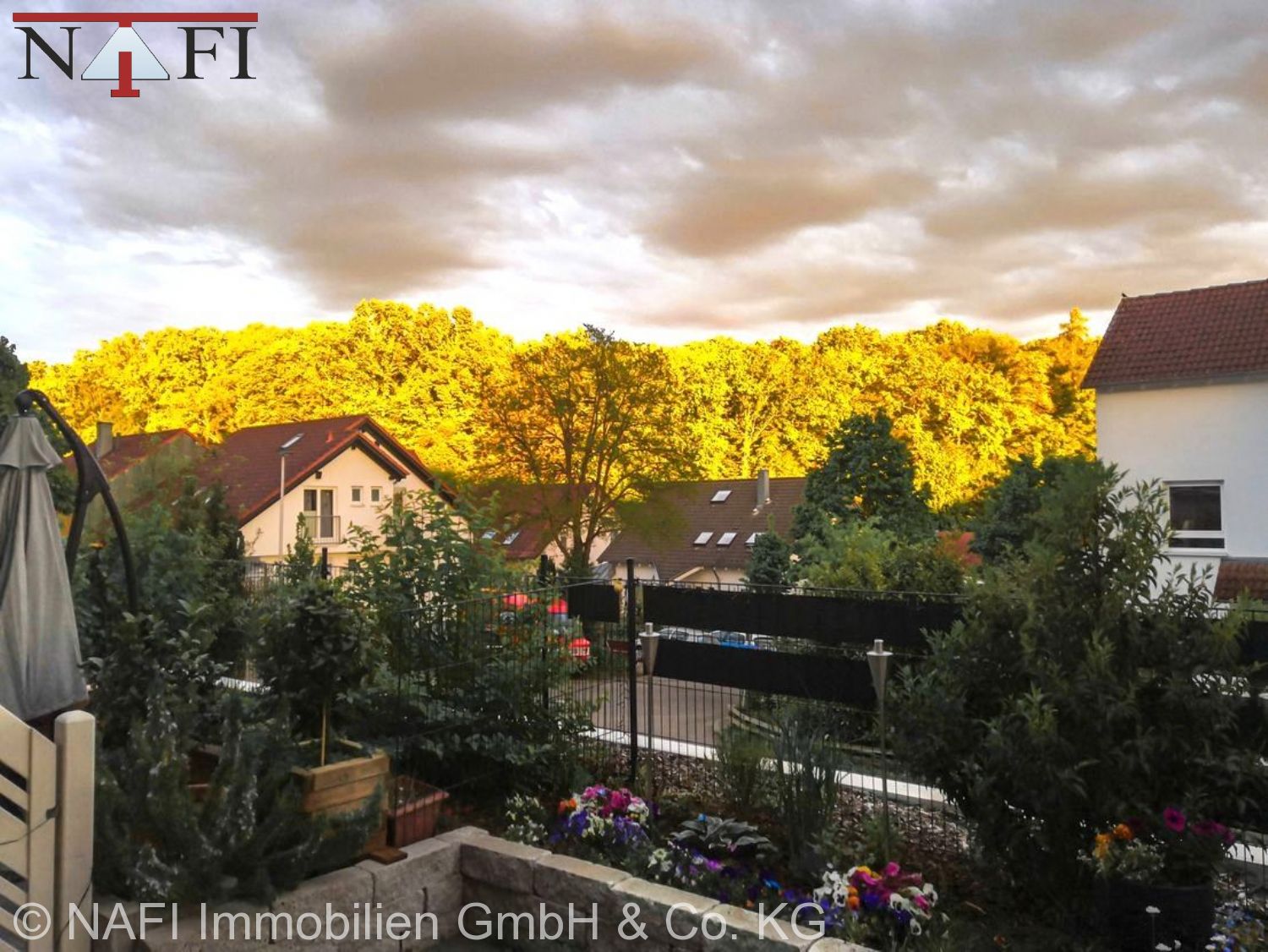 **Gehobene 3,5-Zimmer-Erdgeschosswohnung mit Terrasse und Garten** - Ausblick (22206)