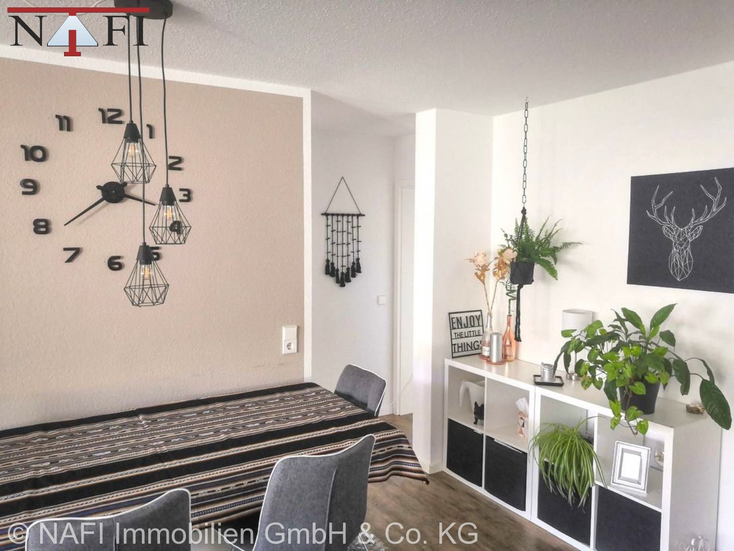 **Gehobene 3,5-Zimmer-Erdgeschosswohnung mit Terrasse und Garten** - Essbereich (22204)