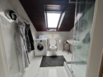 Bühne Badezimmer - Zweifamilienhaus mit ausgebauter Bühne & großem Potenzial