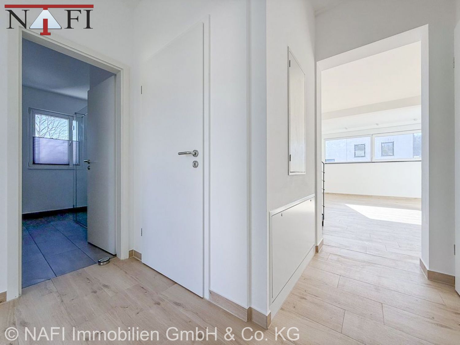 **Exklusives Wohnen mit Weitblick – Stilvolles 3,5-Zi.-Penthouse** - Flur (24982)