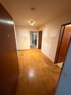 Flur - **Helle 3-Zimmer-Erdgeschosswohnung mit Garage**