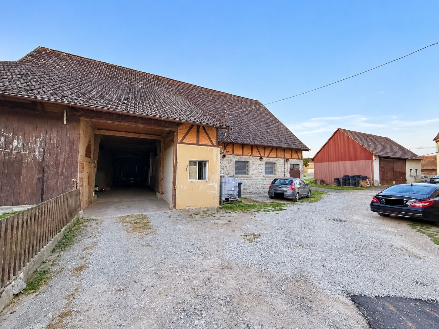 *Mehrgenerationenhaus mit großer Scheune* - Bild (27130)