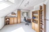 Kinderzimmer DG - **Großzügiges Einfamilienhaus mit Gewerbe im Mischgebiet**