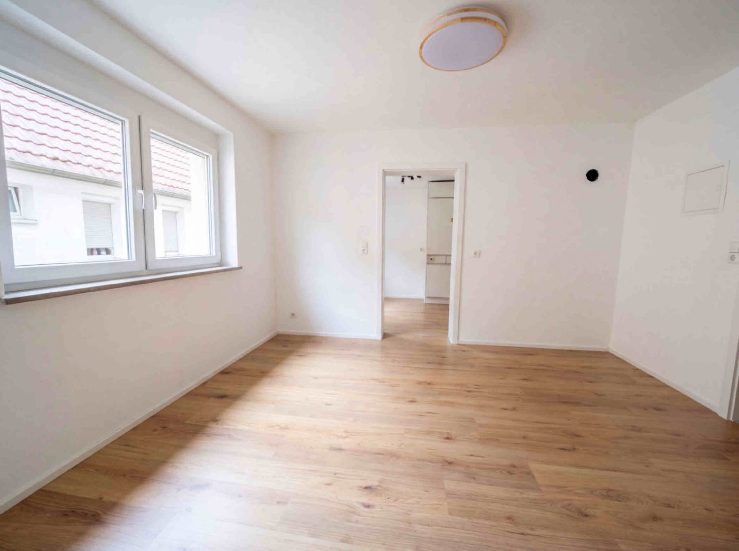 **Kulturdenkmal – Mehrfamilienhaus mit Gewerbeeinheit im Erdgeschoss** - Zimmer OG KI (27685)