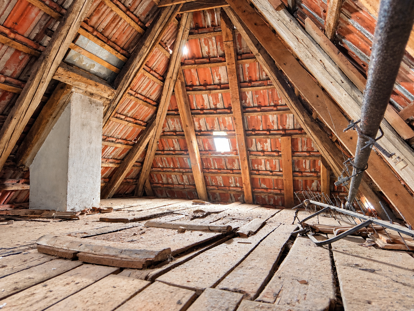 **Kulturdenkmal – Mehrfamilienhaus mit Gewerbeeinheit im Erdgeschoss** - Bühne 2. DG (27692)
