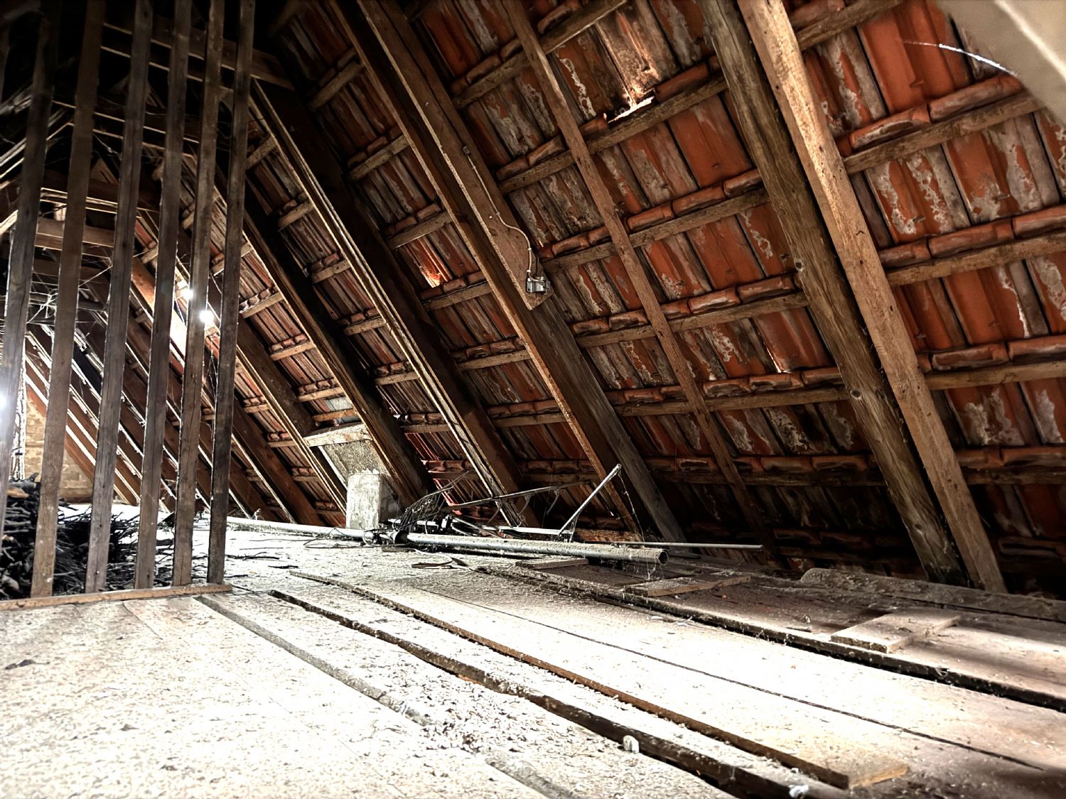 **Kulturdenkmal – Mehrfamilienhaus mit Gewerbeeinheit im Erdgeschoss** - Bühne 2. DG (27693)