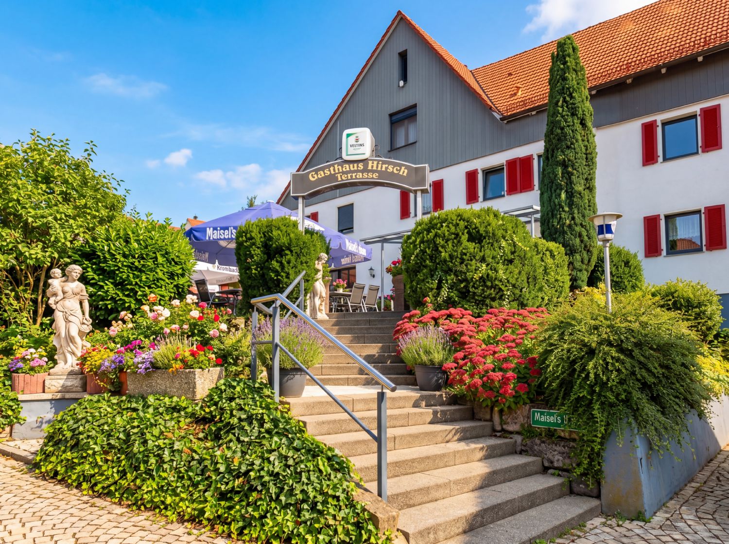 ** Kernsaniertes Wohn- und Geschäftshaus in Bestlage ** - Aussenansicht (24756)