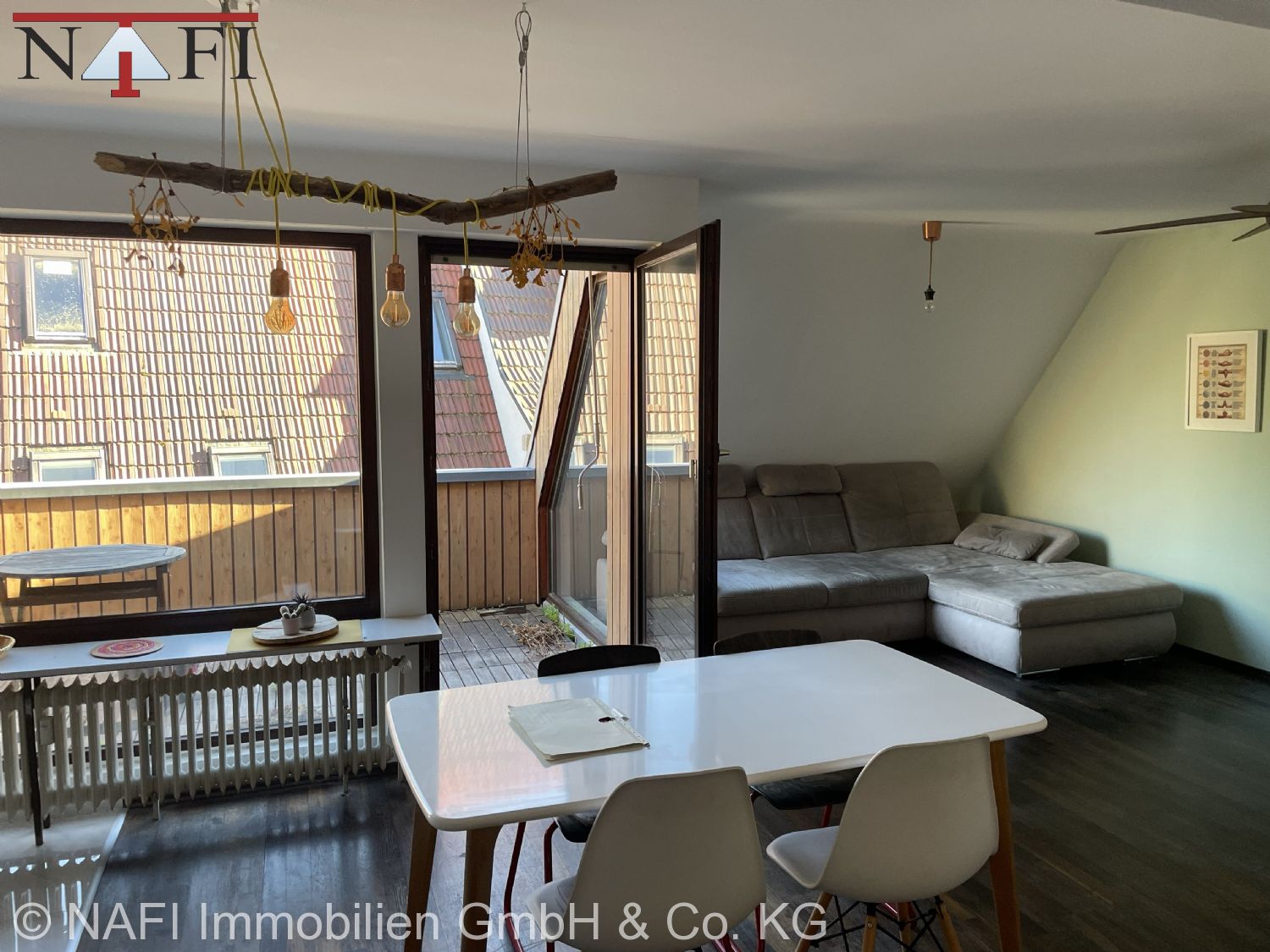 ** Charmante 3,5-Zimmer-Maisonette mit eigener Garage ** - Wohn/Essbereich/Terrasse (24436)