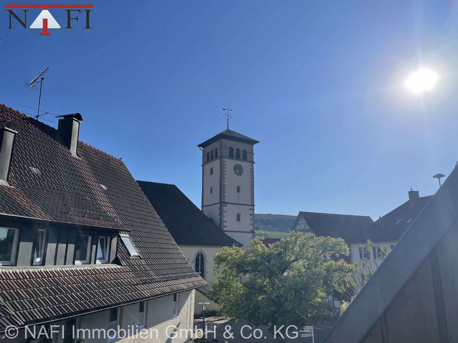 ** Charmante 3,5-Zimmer-Maisonette mit eigener Garage ** - Ausblick (24426)