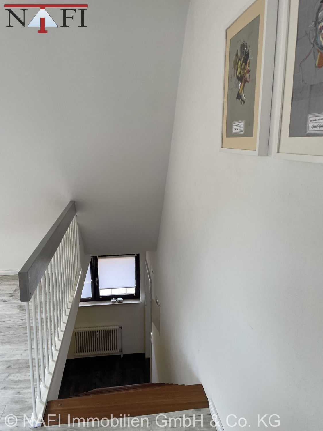 ** Charmante 3,5-Zimmer-Maisonette mit eigener Garage ** - Treppe (24439)