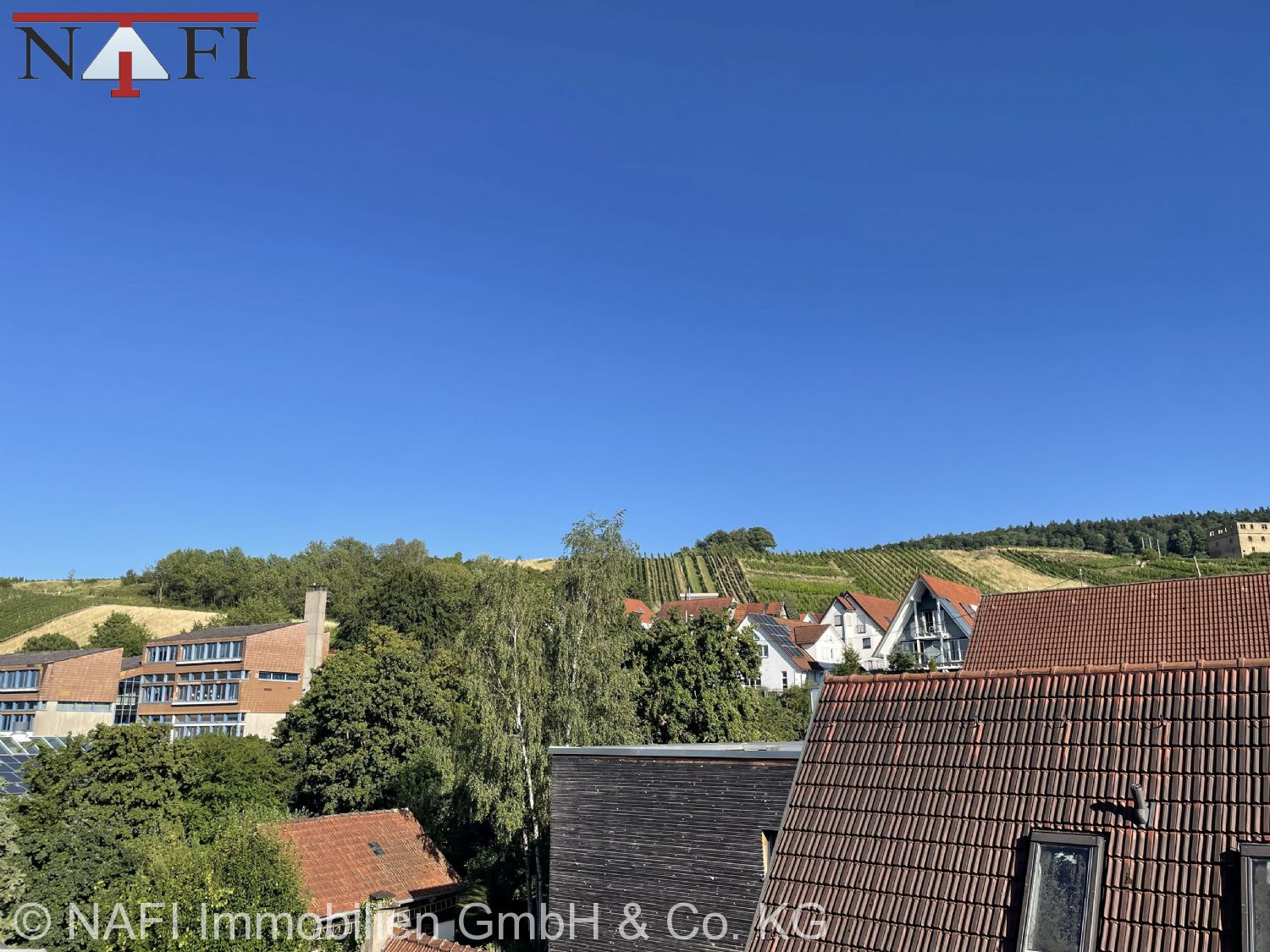 ** Charmante 3,5-Zimmer-Maisonette mit eigener Garage ** - Ausblick (24431)