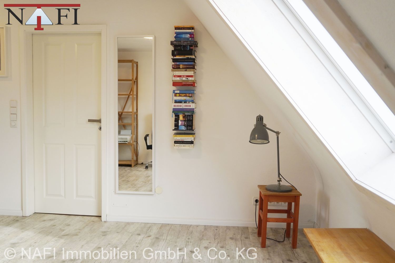 ** Charmante 3,5-Zimmer-Maisonette mit eigener Garage ** - Zimmer (24443)