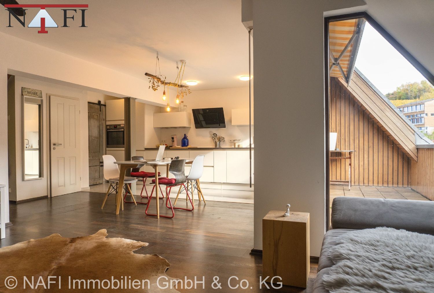 ** Charmante 3,5-Zimmer-Maisonette mit eigener Garage ** - Wohn-/Essberreich (24427)