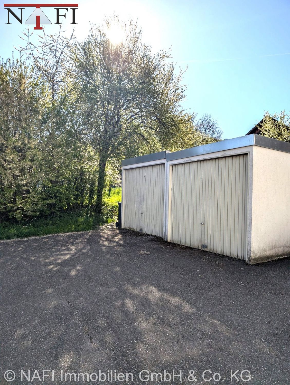 ** Charmante 3,5-Zimmer-Maisonette mit eigener Garage ** - Garage/ Stellplatz (24446)