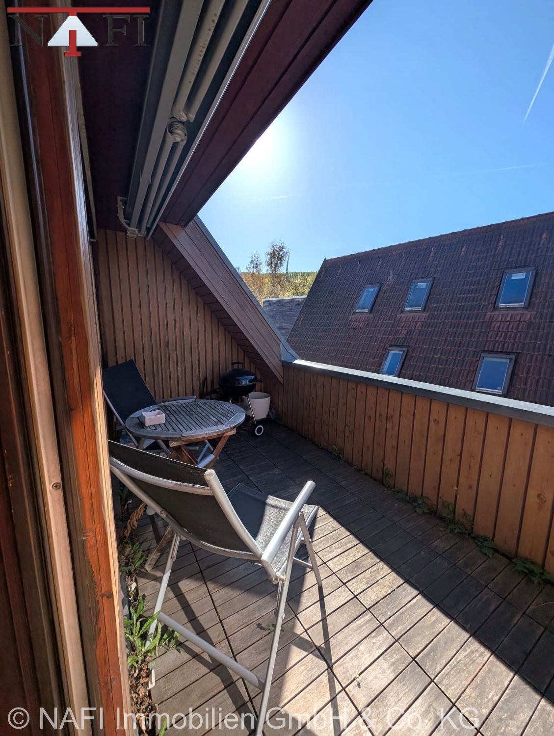 ** Charmante 3,5-Zimmer-Maisonette mit eigener Garage ** - Terrasse (24429)