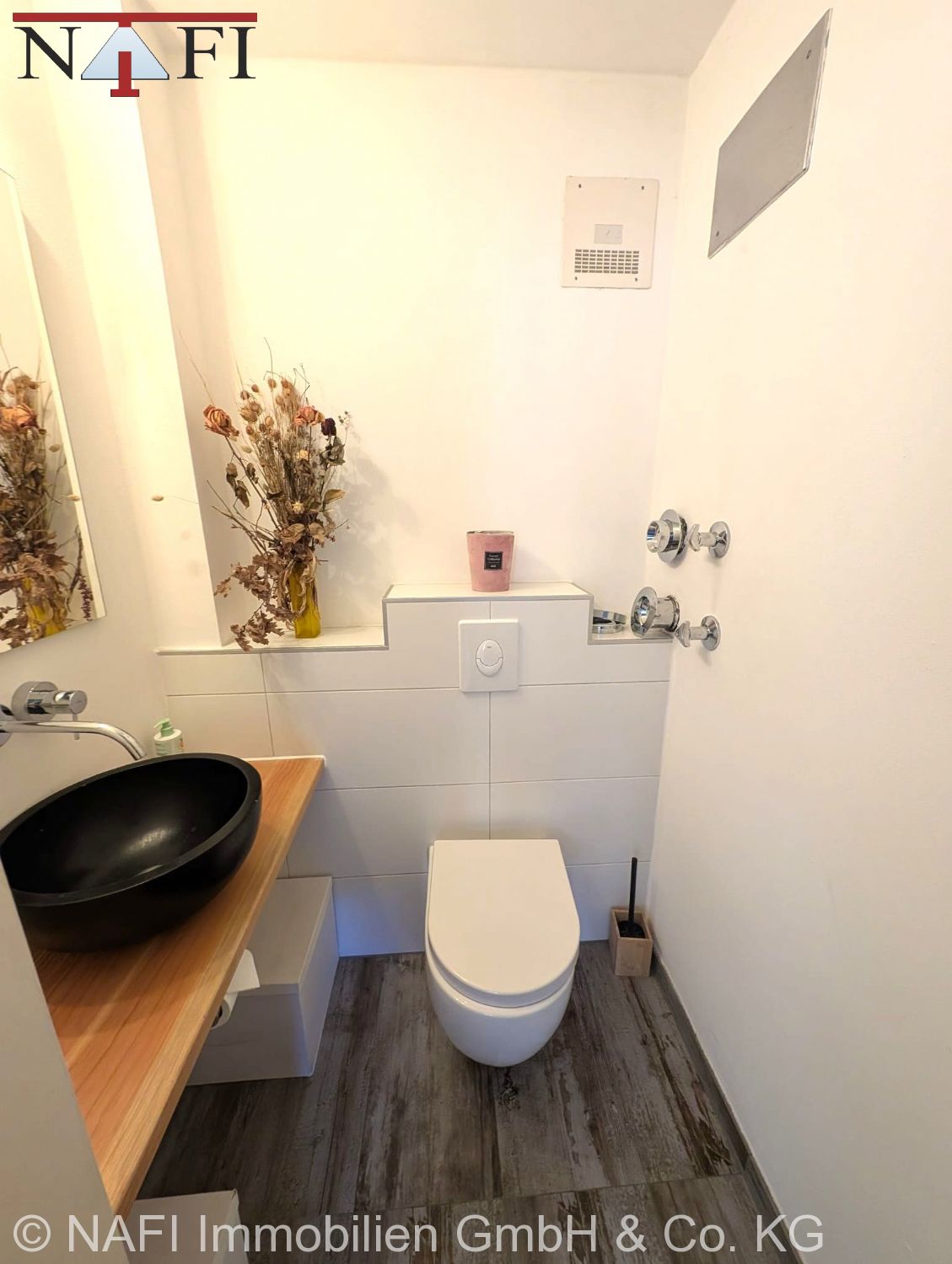 ** Charmante 3,5-Zimmer-Maisonette mit eigener Garage ** - Gäste WC (24433)