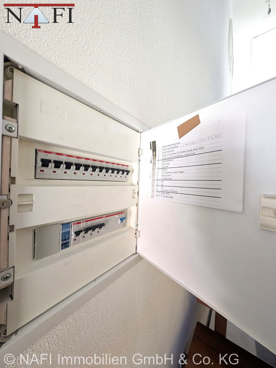 ** Charmante 3,5-Zimmer-Maisonette mit eigener Garage ** - Elektrokasten (24448)