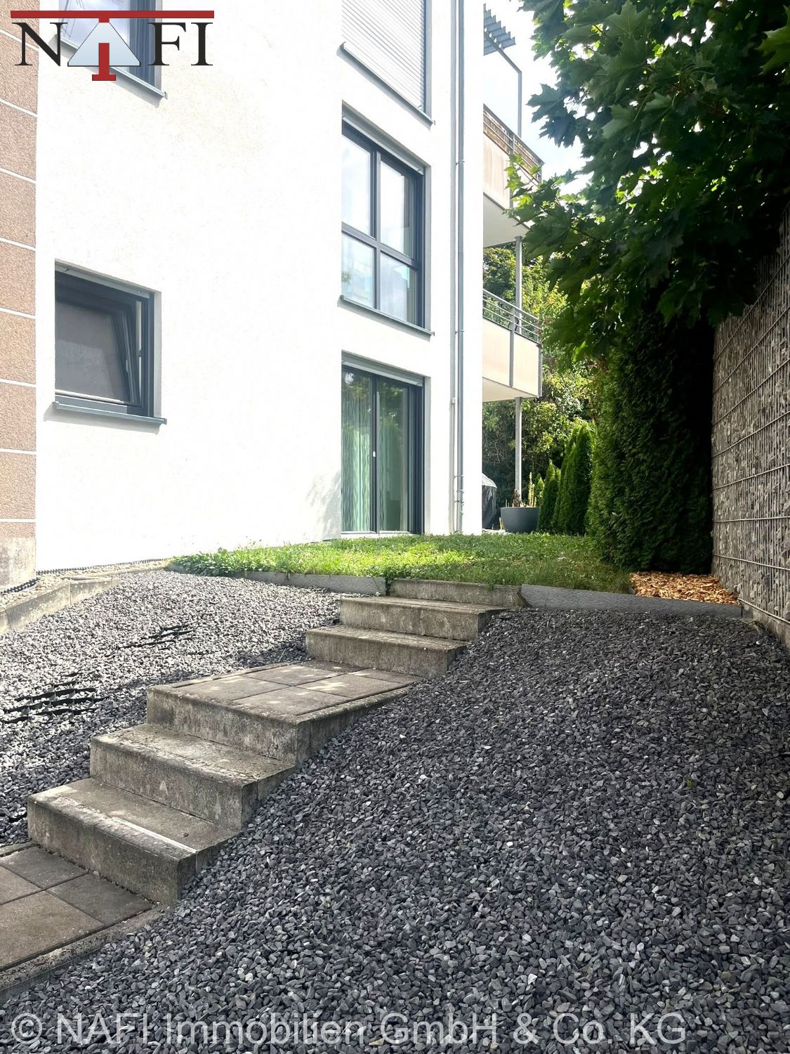 **Exklusive 4-Zimmer-Erdgeschosswohnung mit Garten, Terrasse & TG-Stellplatz in zentraler Lage** - Außenbereich (27047)