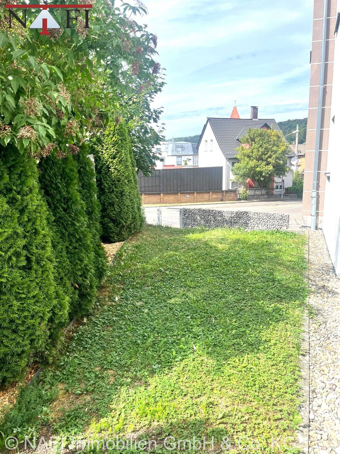 **Exklusive 4-Zimmer-Erdgeschosswohnung mit Garten, Terrasse & TG-Stellplatz in zentraler Lage** - Garten (27049)