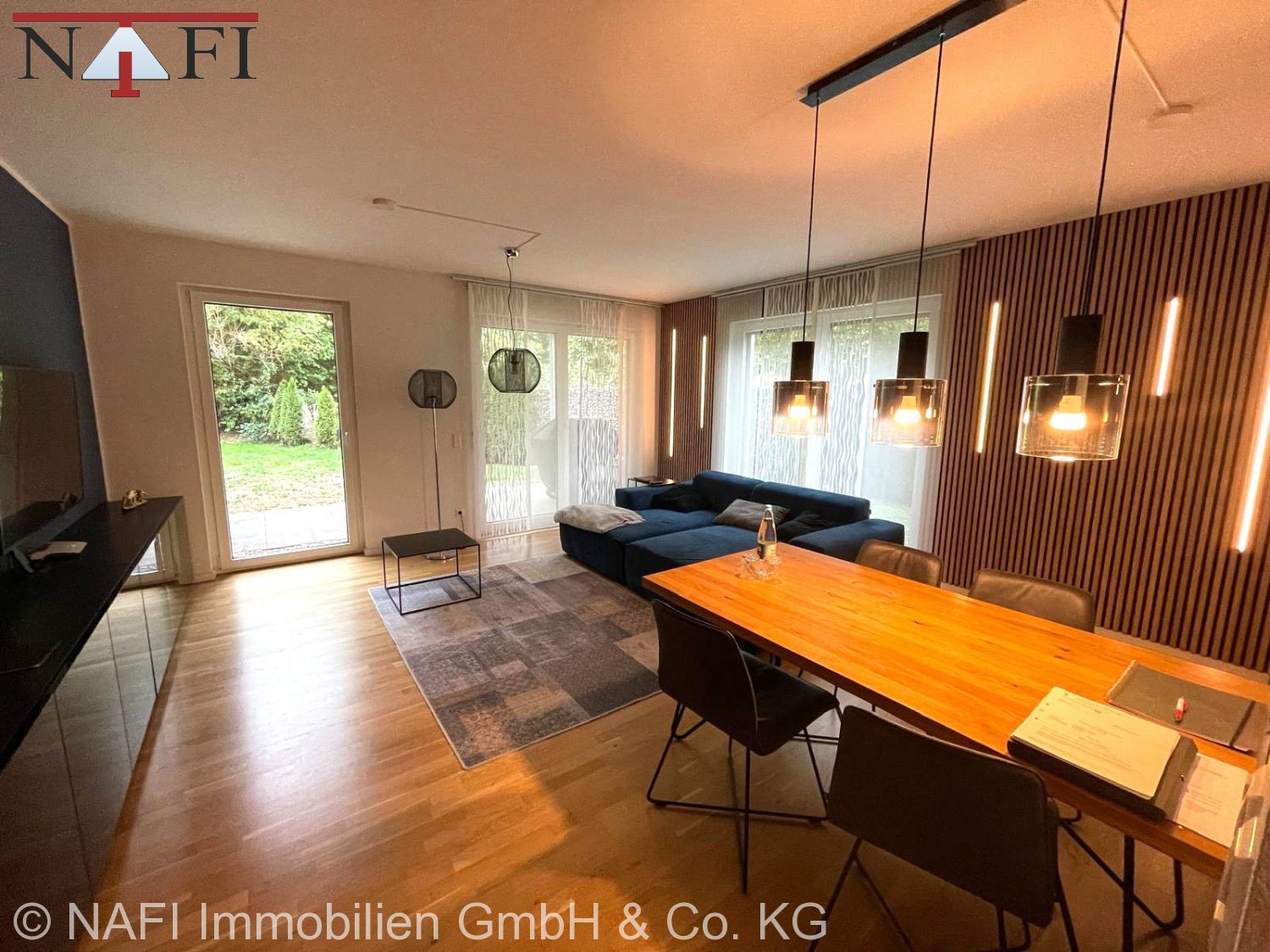 **Exklusive 4-Zimmer-Erdgeschosswohnung mit Garten, Terrasse & TG-Stellplatz in zentraler Lage** - Wohn- und Essbereich (27040)