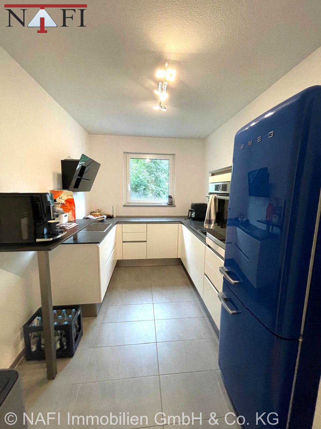**Exklusive 4-Zimmer-Erdgeschosswohnung mit Garten, Terrasse & TG-Stellplatz in zentraler Lage** - Küche (27041)