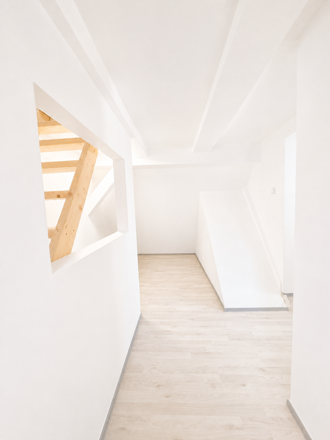 **Charmantes, saniertes Einfamilienhaus in zentraler Lage von Freiberg am Neckar** - Aufgang (22335)