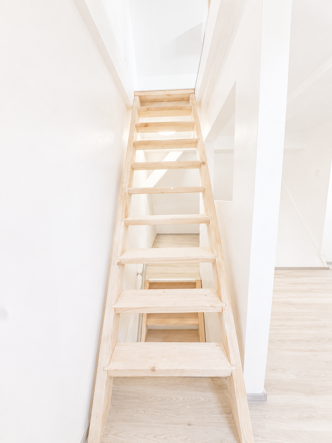 **Charmantes, saniertes Einfamilienhaus in zentraler Lage von Freiberg am Neckar** - Treppe (22336)