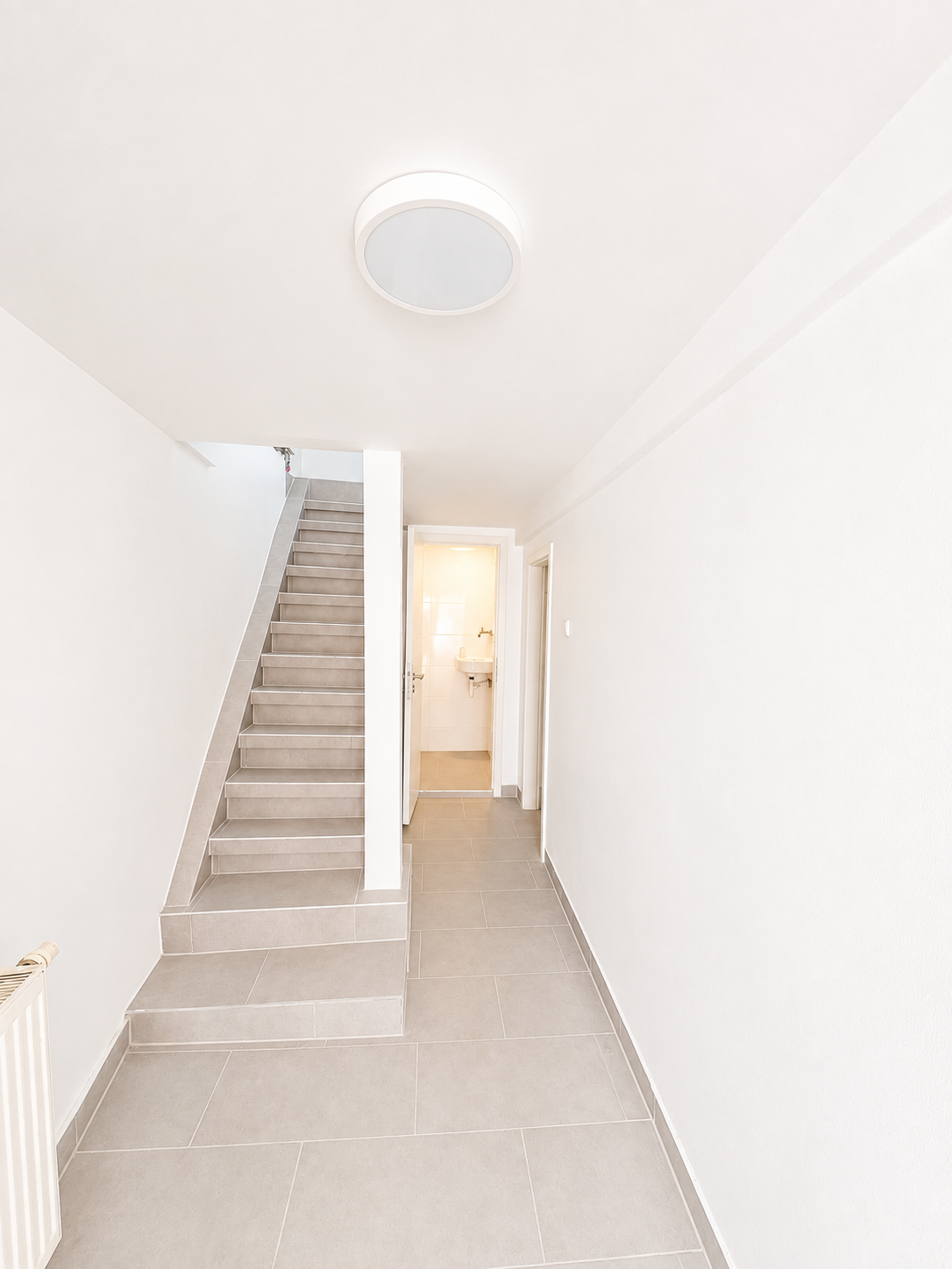 **Charmantes, saniertes Einfamilienhaus in zentraler Lage von Freiberg am Neckar** - Treppe (22330)