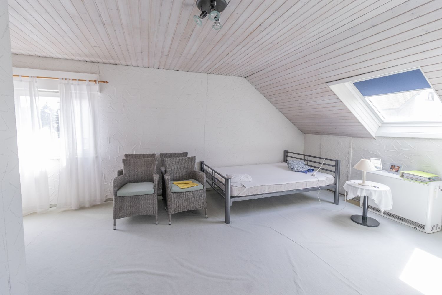 **Wohnen mit Gewerbepotenzial – Großzügiges Einfamilienhaus im Mischgebiett** - Schlafzimmer DG (24628)