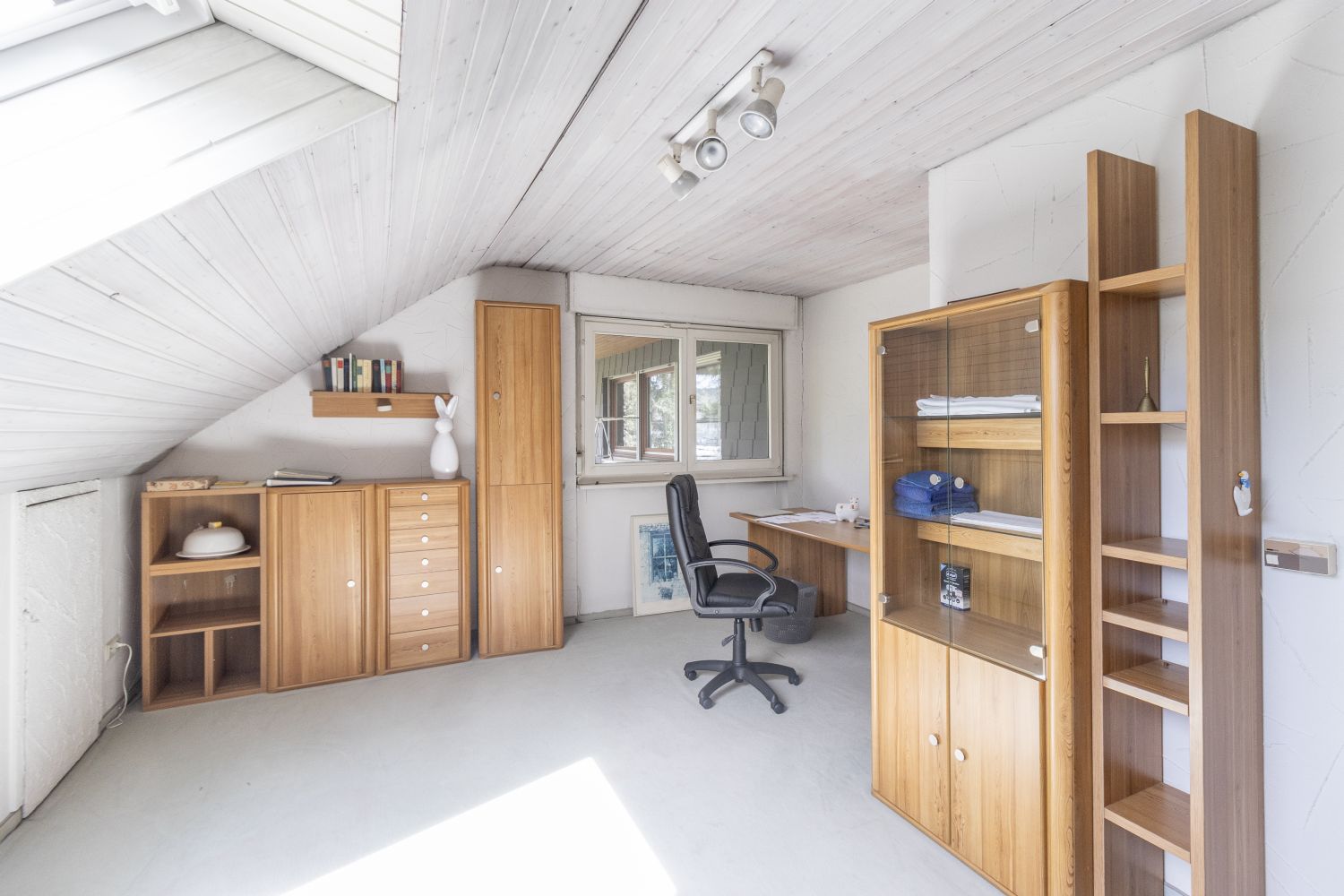 **Wohnen mit Gewerbepotenzial – Großzügiges Einfamilienhaus im Mischgebiett** - Kinderzimmer DG (24627)