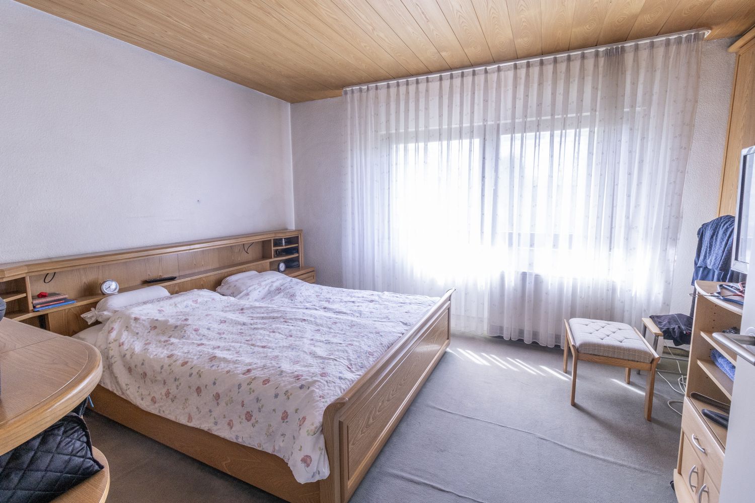 **Wohnen mit Gewerbepotenzial – Großzügiges Einfamilienhaus im Mischgebiett** - Schlafzimmer (24624)