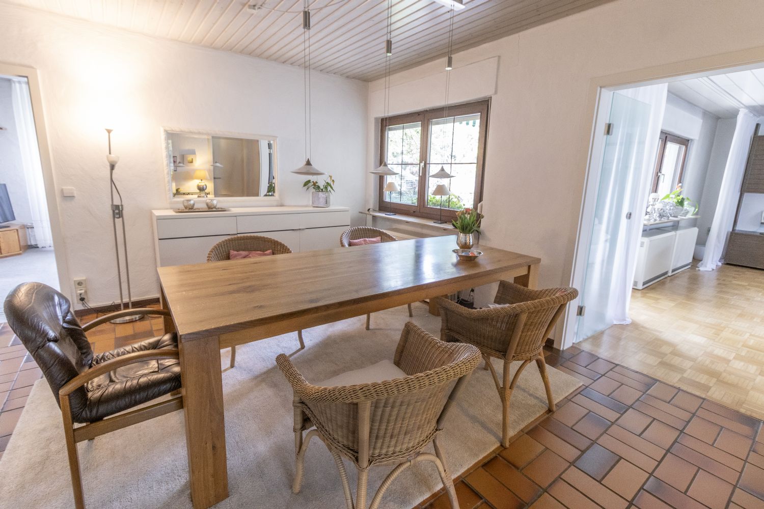 **Wohnen mit Gewerbepotenzial – Großzügiges Einfamilienhaus im Mischgebiett** - Esszimmer (24621)