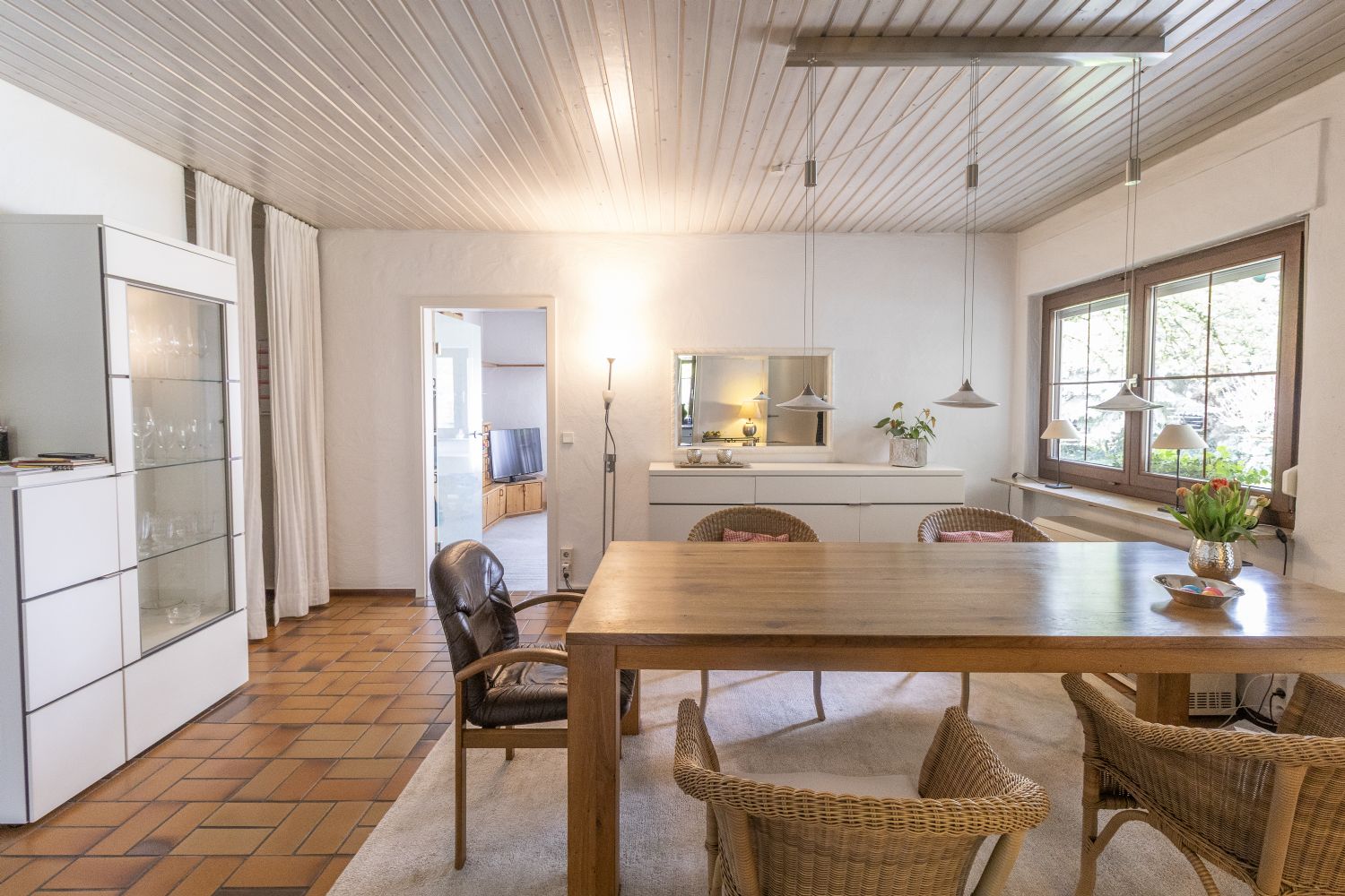 **Wohnen mit Gewerbepotenzial – Großzügiges Einfamilienhaus im Mischgebiett** - Esszimmer (24623)