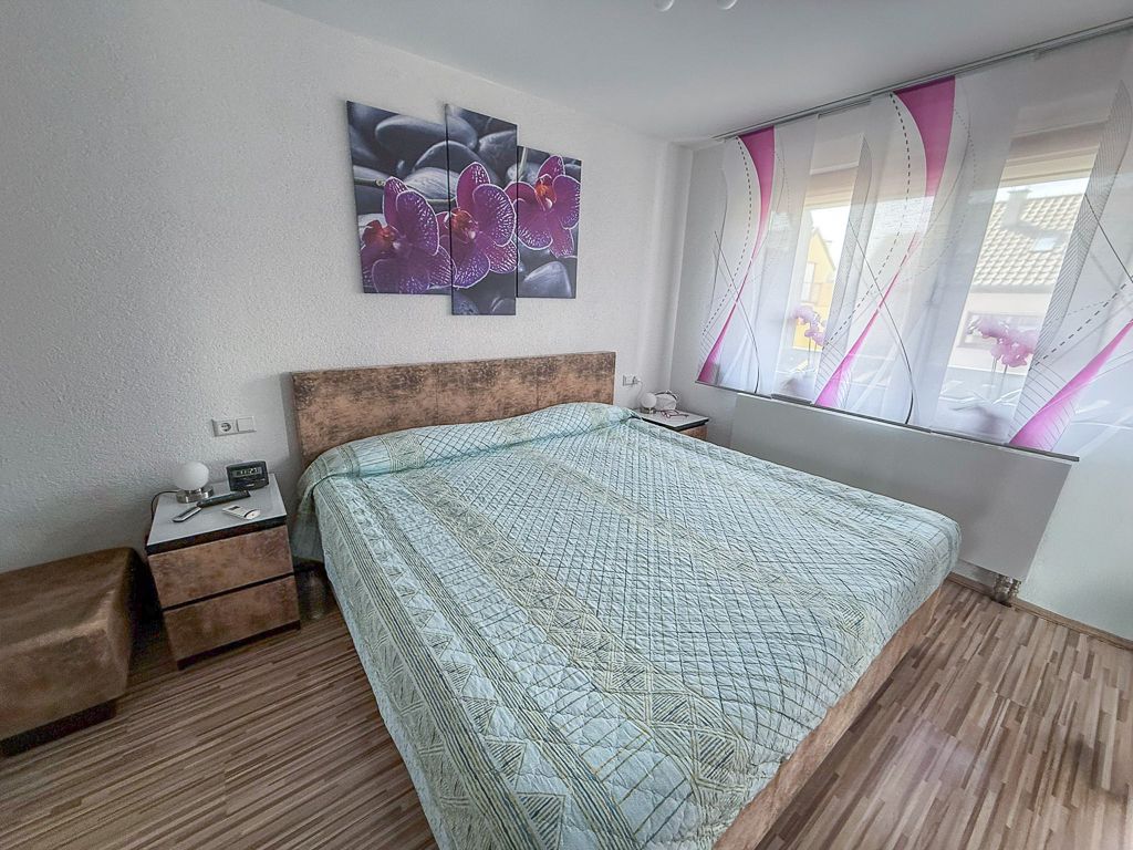 **Modernes RMH mit PV-Anlage mit Speicher & Garagen in TOP Ortsrandlage von Filderstadt-Bernhausen** - Schlafzimmer OG (19312)