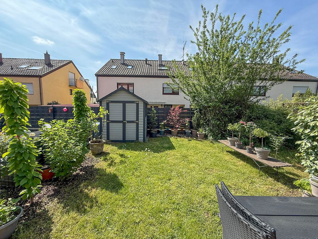 **Modernes RMH mit PV-Anlage mit Speicher & Garagen in TOP Ortsrandlage von Filderstadt-Bernhausen** - Garten (19306)