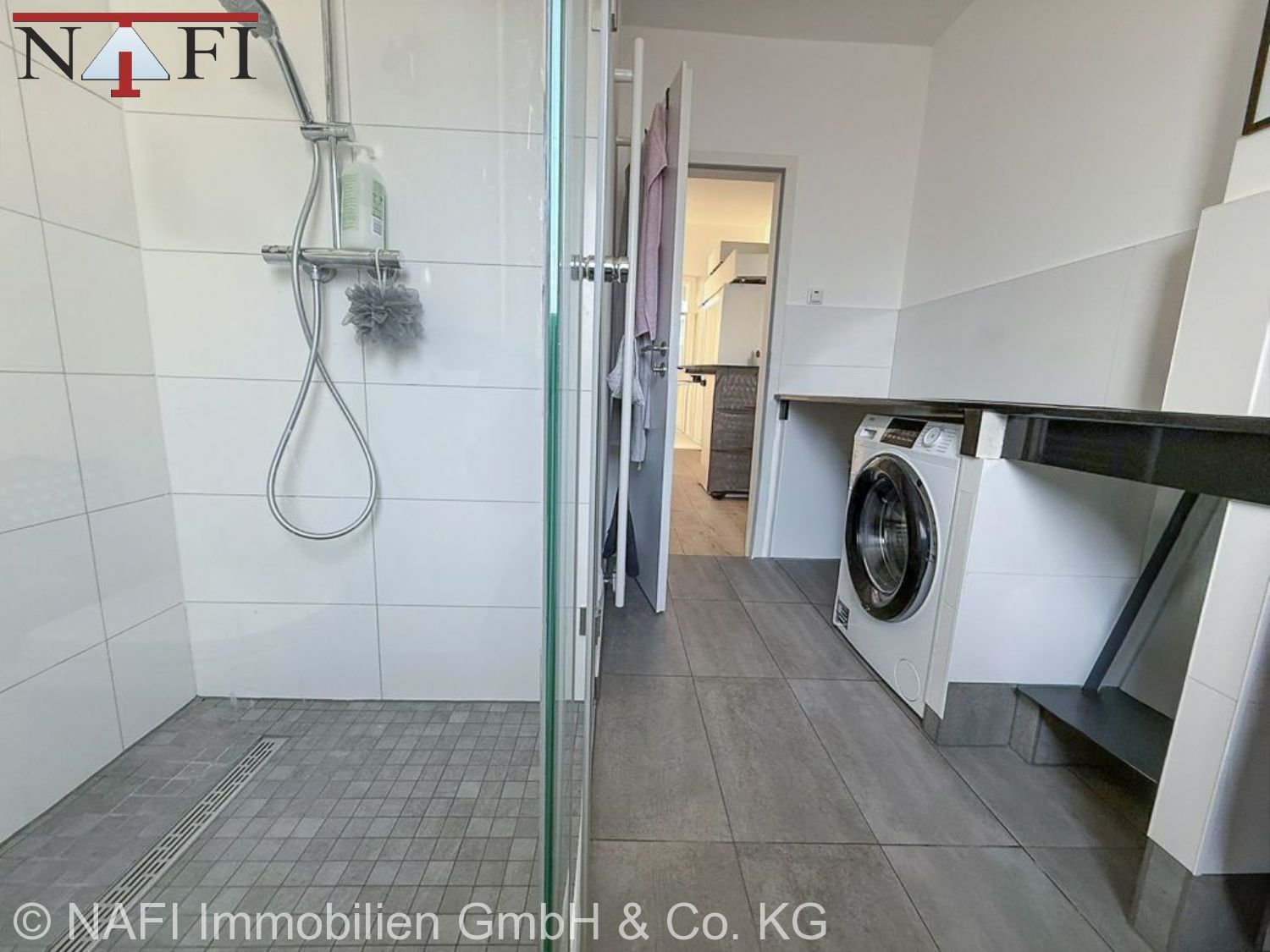 ++Neuwertige 3,5-Zimmer-Wohnung – lichtdurchflutet und modern gestaltet++ - Bad (20735)