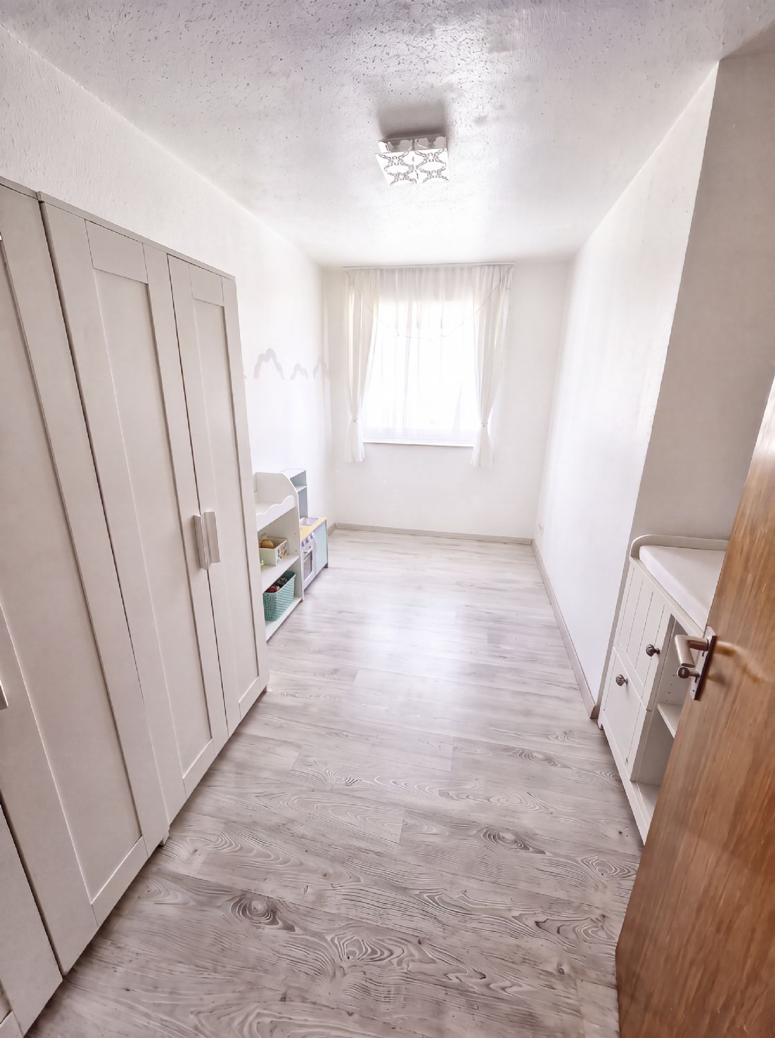 Familienglück auf einer Ebene – modern wohnen mit Wohlfühlfaktor in 4 Zimmern - Zimmer (24003)