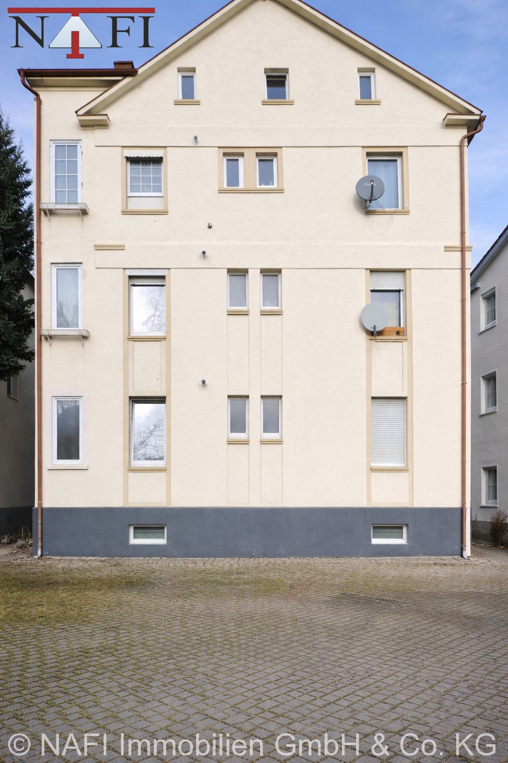 ** Wohnen mit Weitblick – 3 Zimmer und vielfältige Gestaltungsmöglichkeiten ** - Hausansicht (24564)