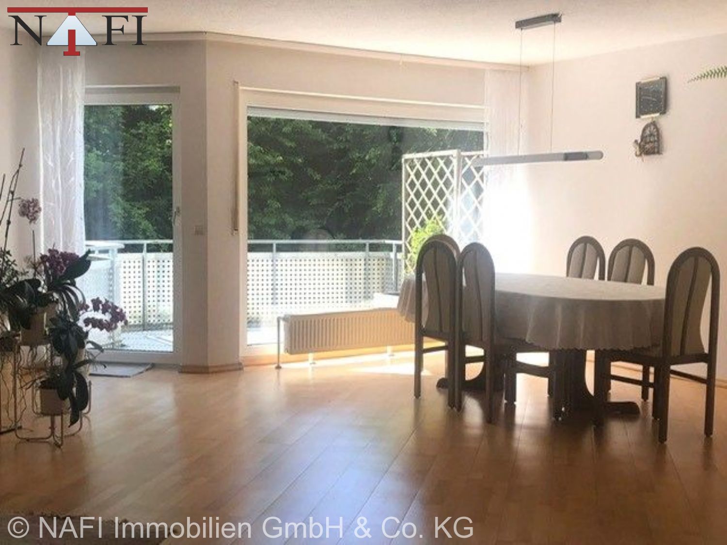 Viel Platz für die Familie: Großzügiges 6-Zimmer-Reihenmittelhaus in zentraler Lage von Geradstetten - Wohn- und Essbereich (22229)