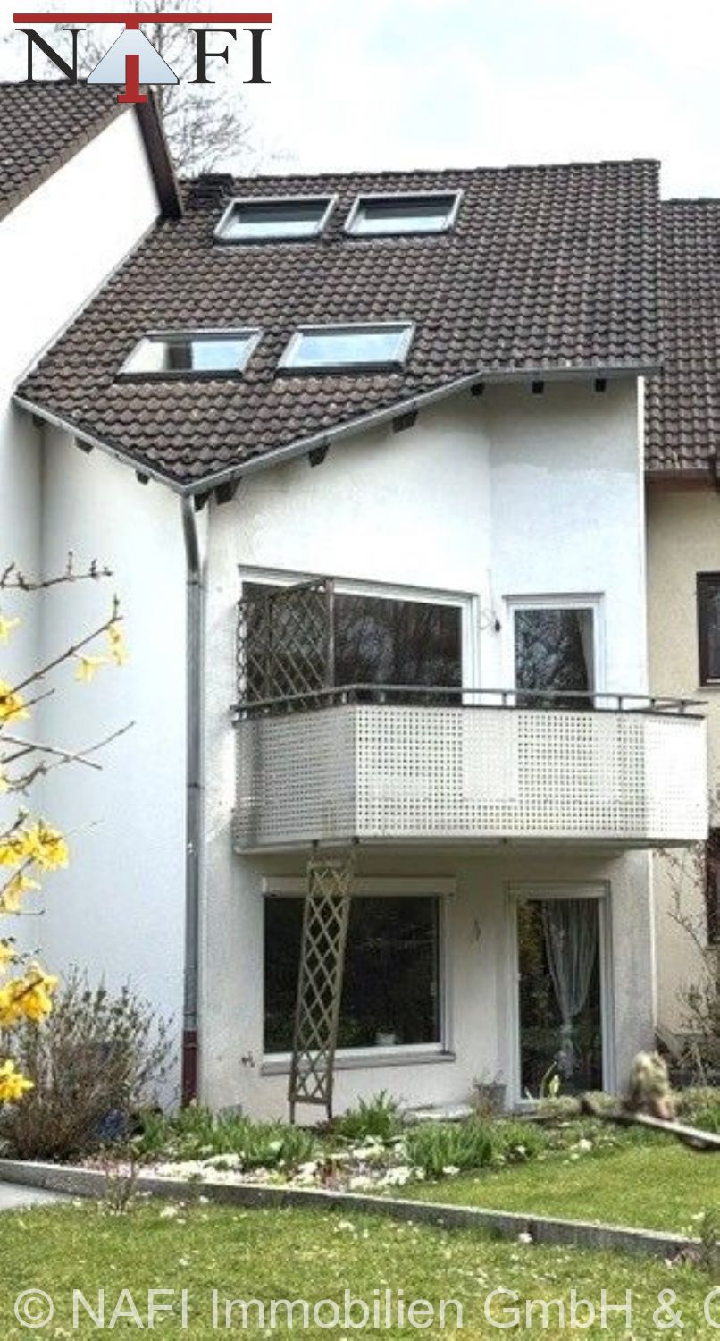 Viel Platz für die Familie: Großzügiges 6-Zimmer-Reihenmittelhaus in zentraler Lage von Geradstetten - Hausansicht (22240)