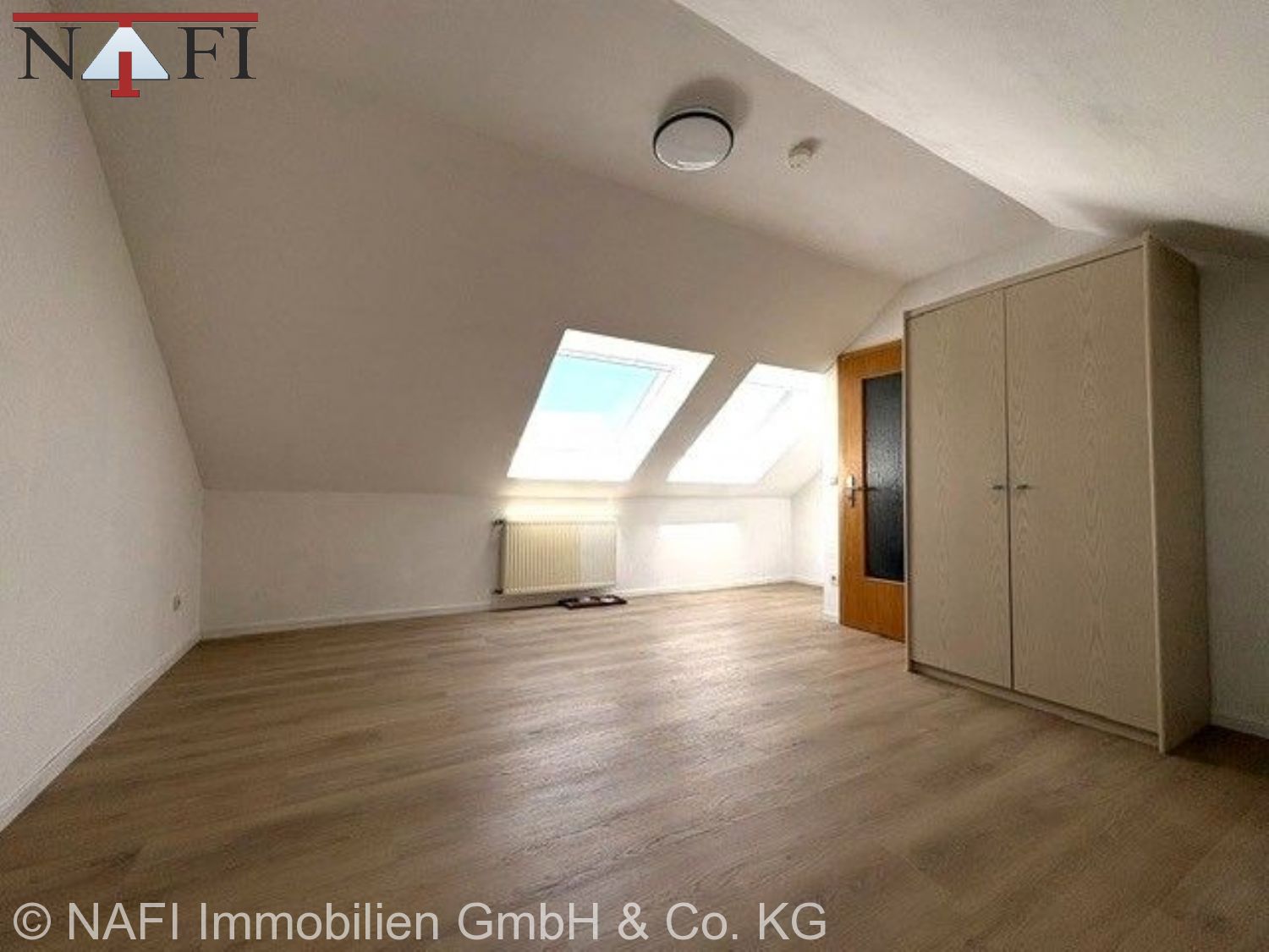 Viel Platz für die Familie: Großzügiges 6-Zimmer-Reihenmittelhaus in zentraler Lage von Geradstetten - Schlafzimmer DG (22237)