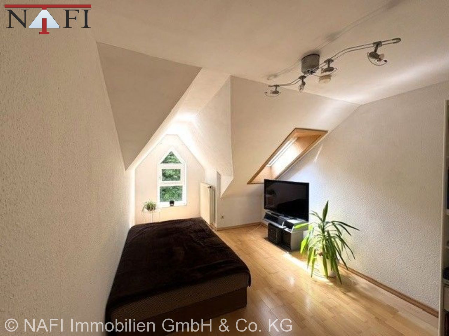 Viel Platz für die Familie: Großzügiges 6-Zimmer-Reihenmittelhaus in zentraler Lage von Geradstetten - Kinderzimmer (22236)