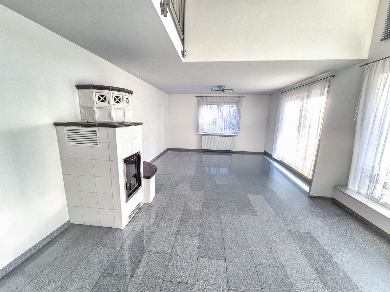 ** Neuwertig und energieeffizient: Modernes Haus mit Doppelgarage ** - Wohnzimmer (22461)