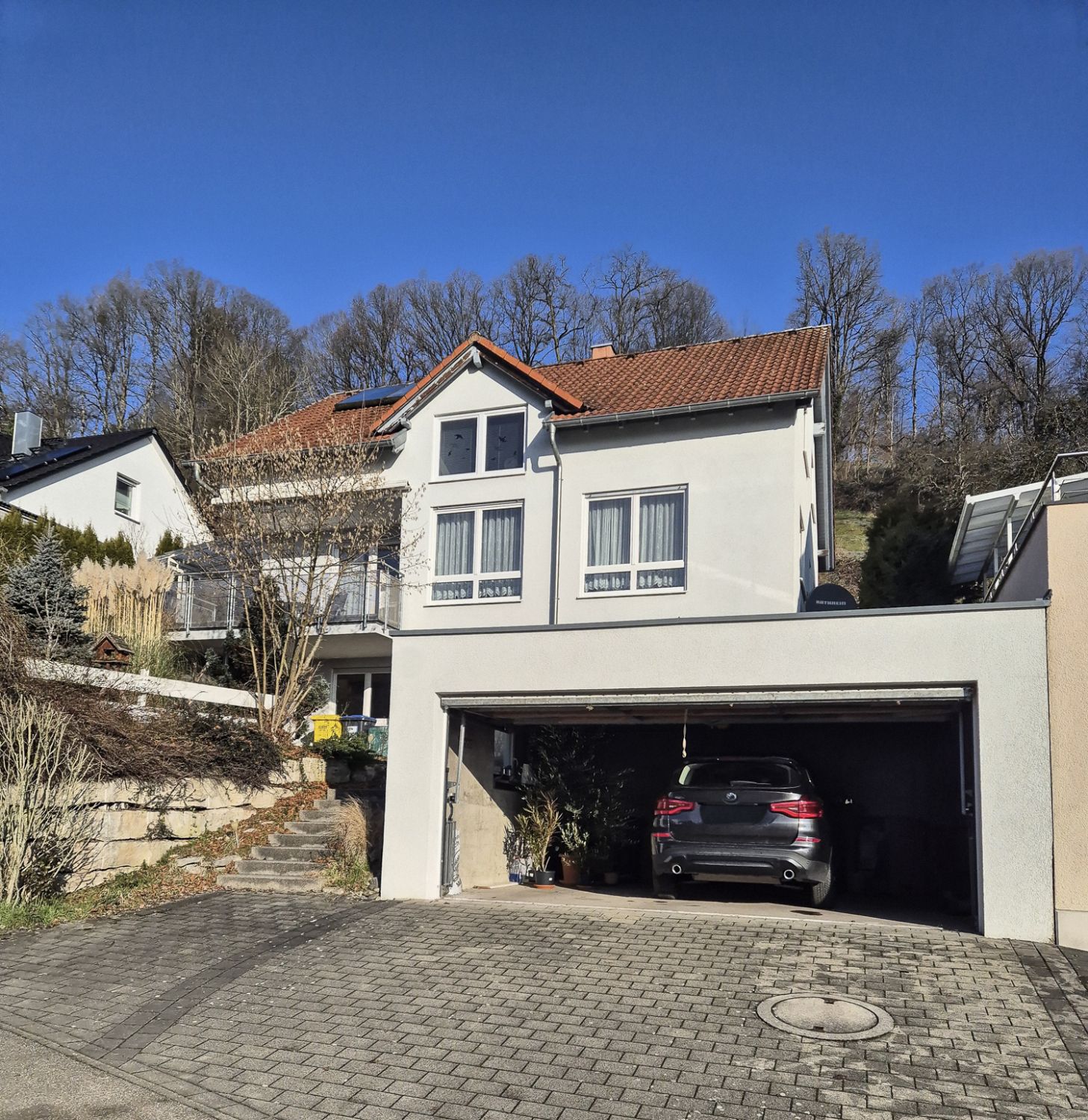 ** Neuwertig und energieeffizient: Modernes Haus mit Doppelgarage ** - Hausansicht (22455)