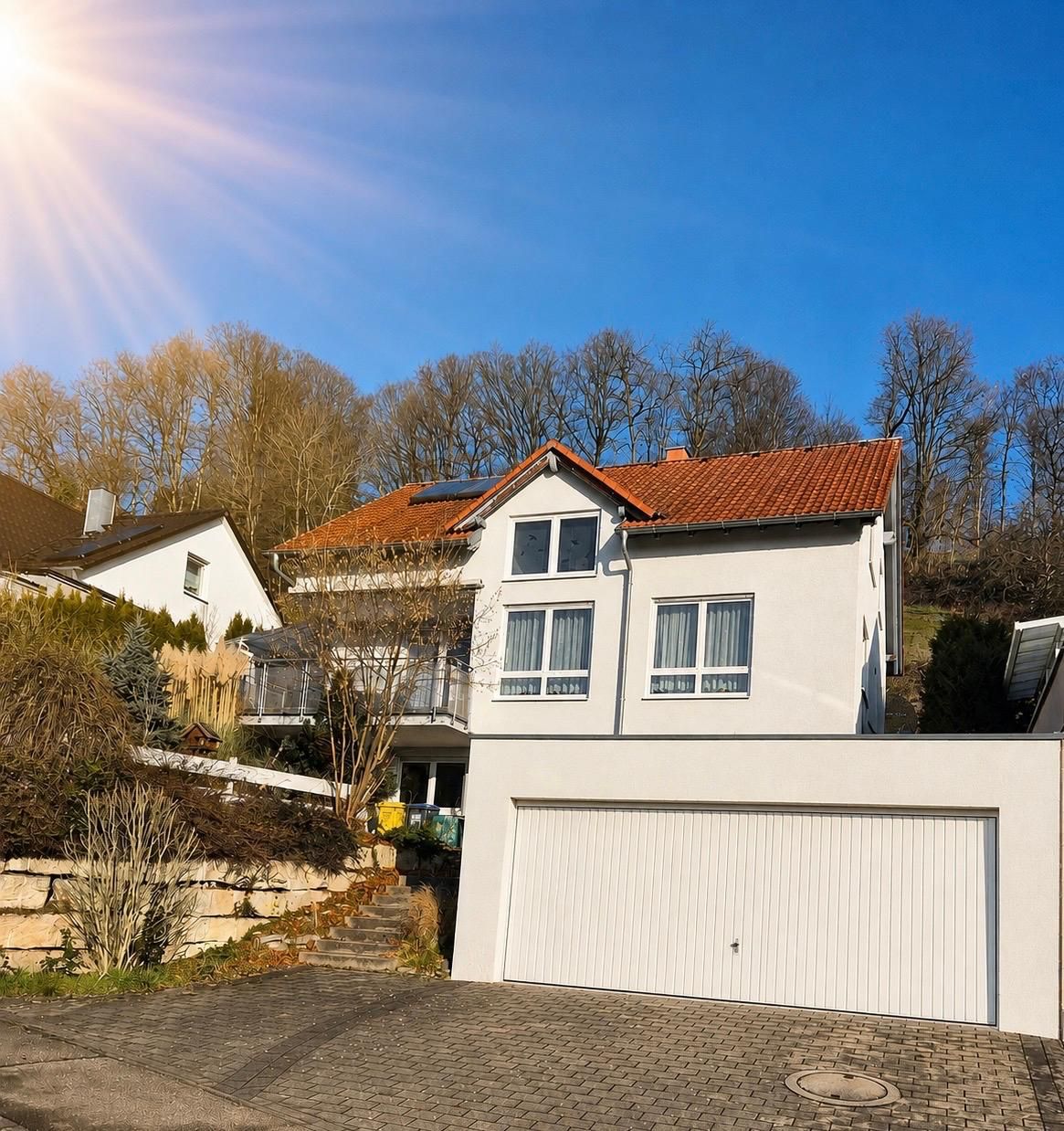 ** Neuwertig und energieeffizient: Modernes Haus mit Doppelgarage ** - Titelbild (22453)