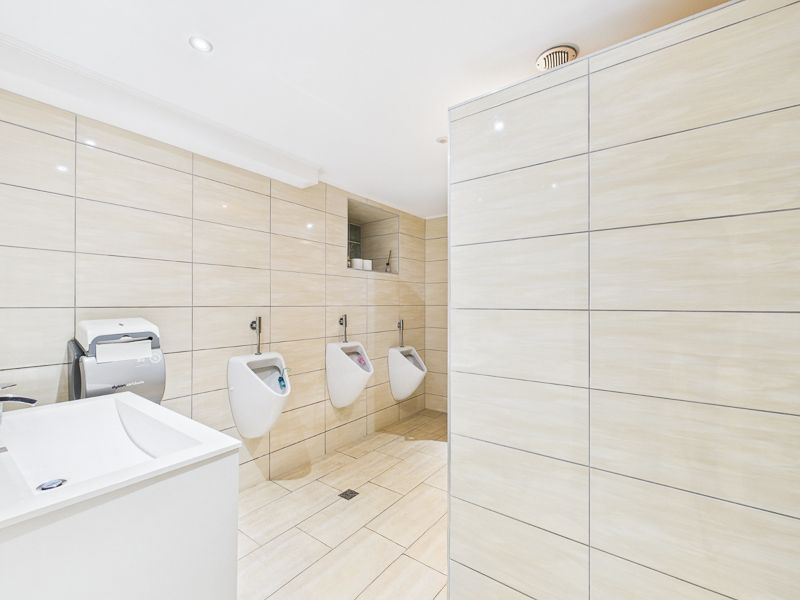 *Top modernes Wohn- und Geschäftshaus in bester Lage* - WC Gewerbe EG (17824)