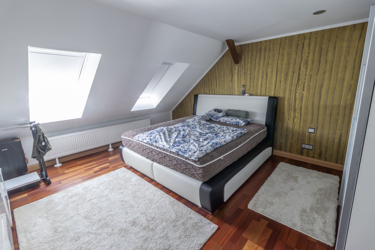 *Top modernes Wohn- und Geschäftshaus in bester Lage* - 1. Zimmer  DG (17840)